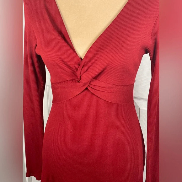 Alya Francescas Dress Red Long Sleeve Stretch Knit
Classic Feminine Size Medium - Picture 6 of 7